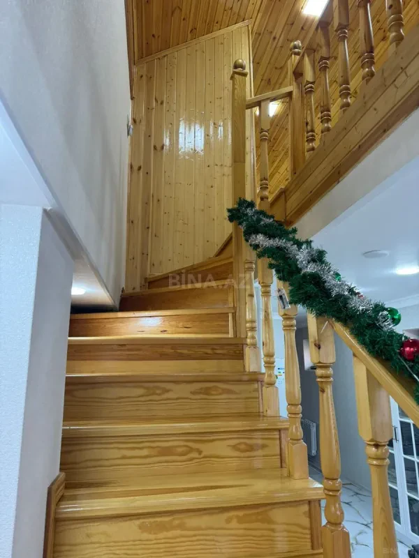Satılır 7 otaqlı həyət evi 300 m²