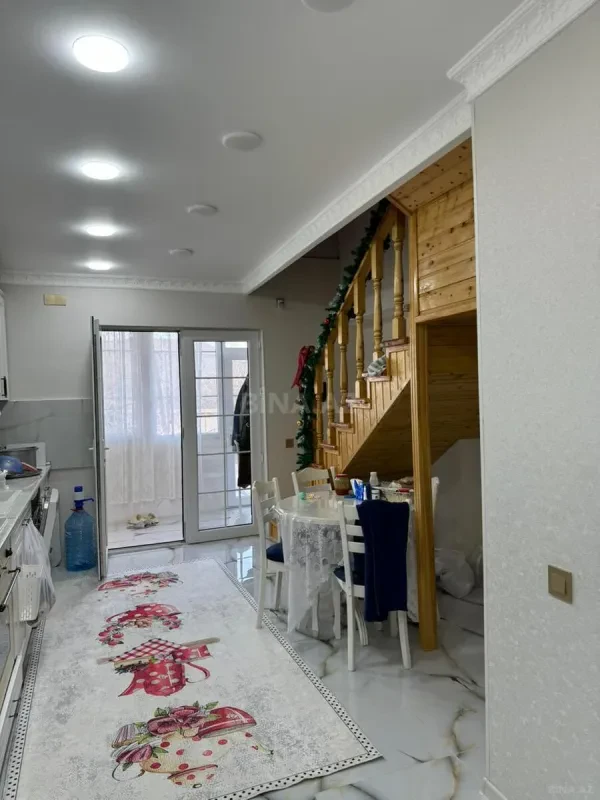 Satılır 7 otaqlı həyət evi 300 m²