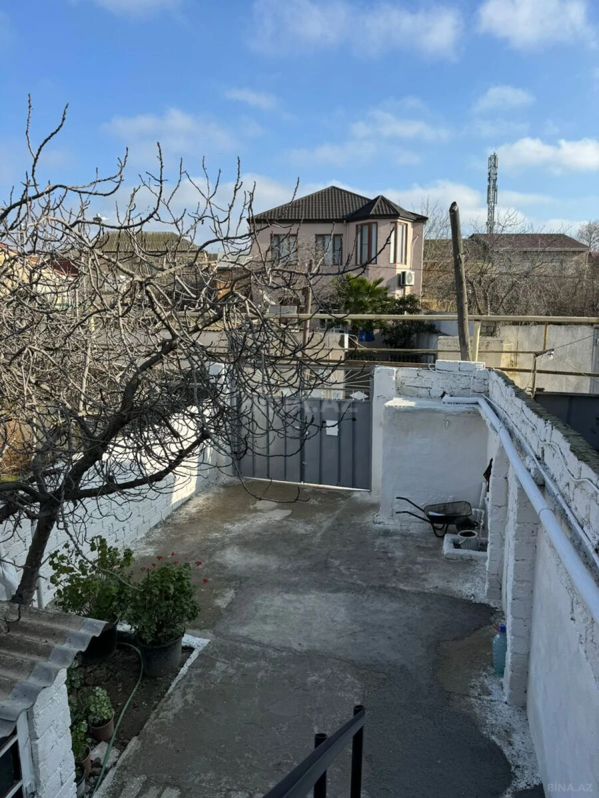 Satılır 7 otaqlı həyət evi 300 m²