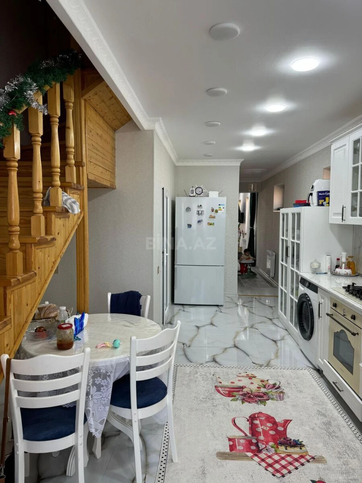 Satılır 7 otaqlı həyət evi 300 m²