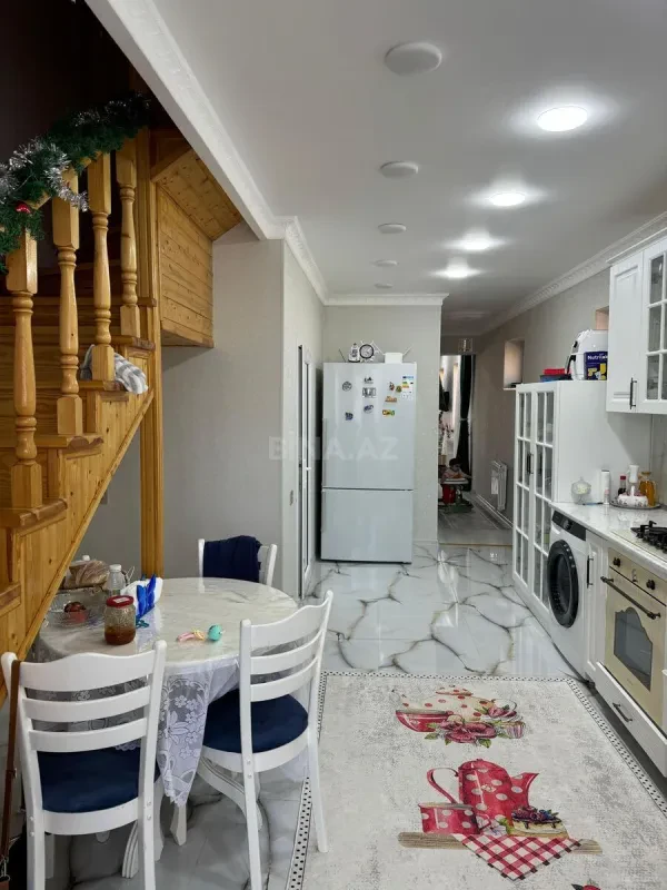 Satılır 7 otaqlı həyət evi 300 m²