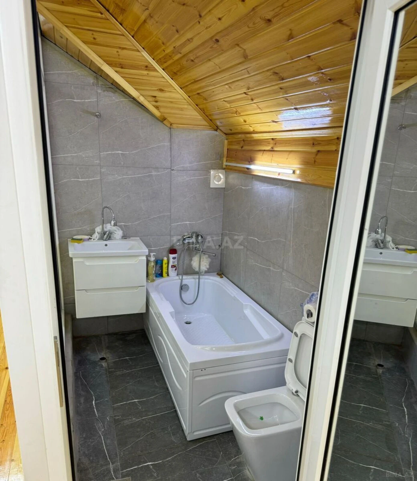 Satılır 7 otaqlı həyət evi 300 m²