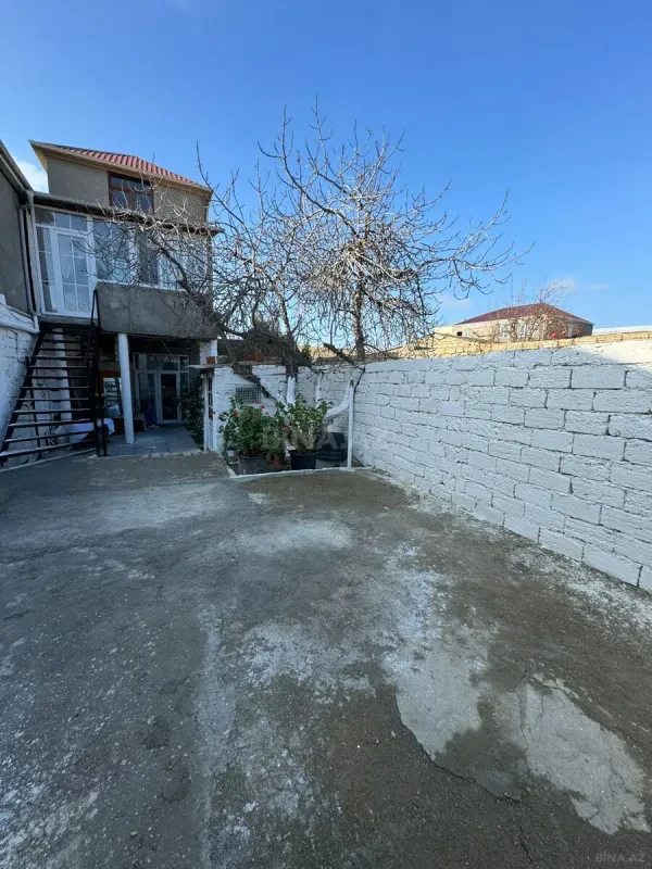 Satılır 7 otaqlı həyət evi 300 m²