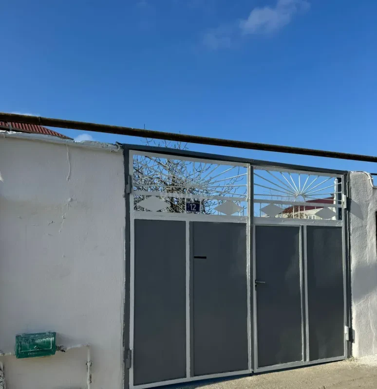 Satılır 7 otaqlı həyət evi 300 m²
