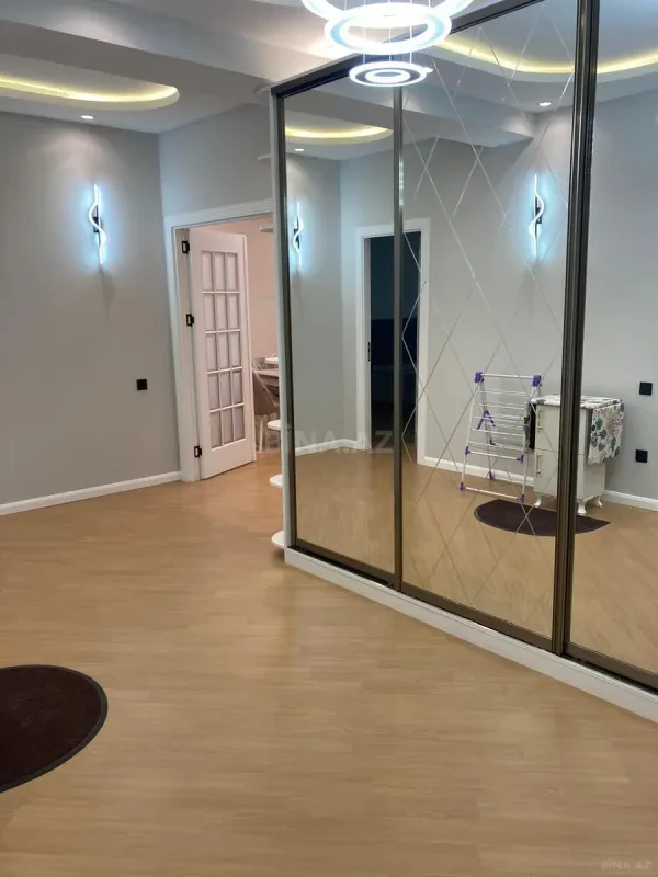 Kirayə verilir 3 otaqlı mənzil 142 m²