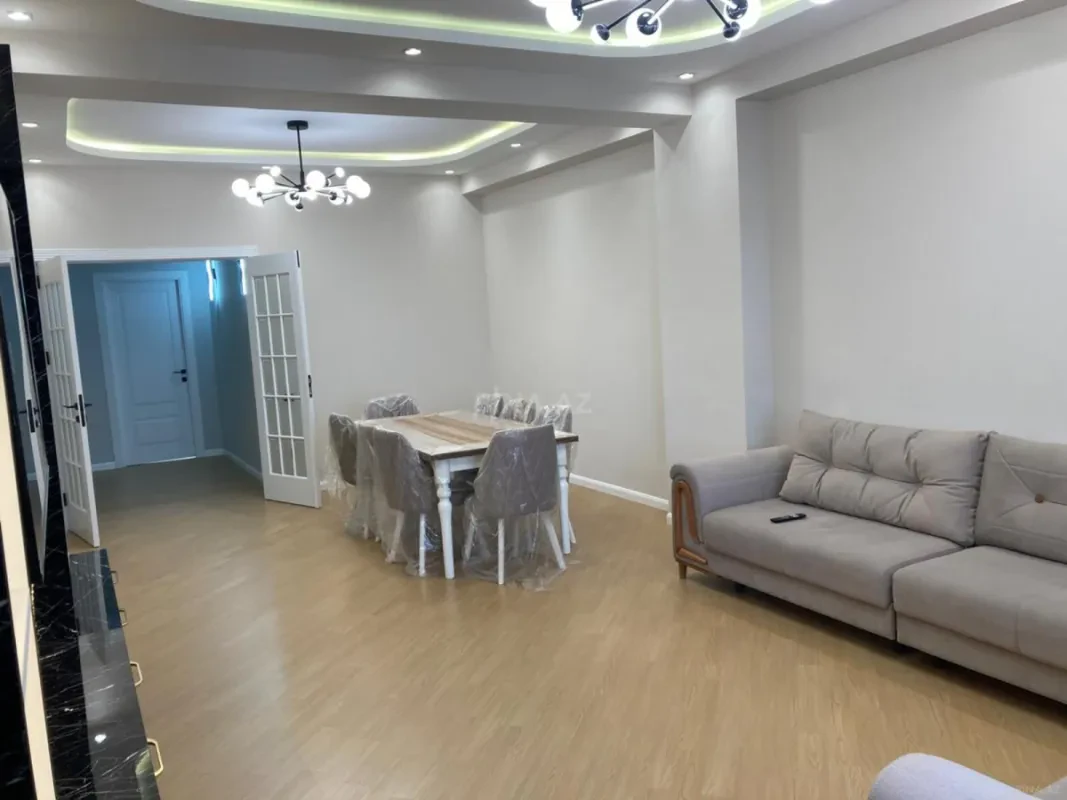Kirayə verilir 3 otaqlı mənzil 142 m²