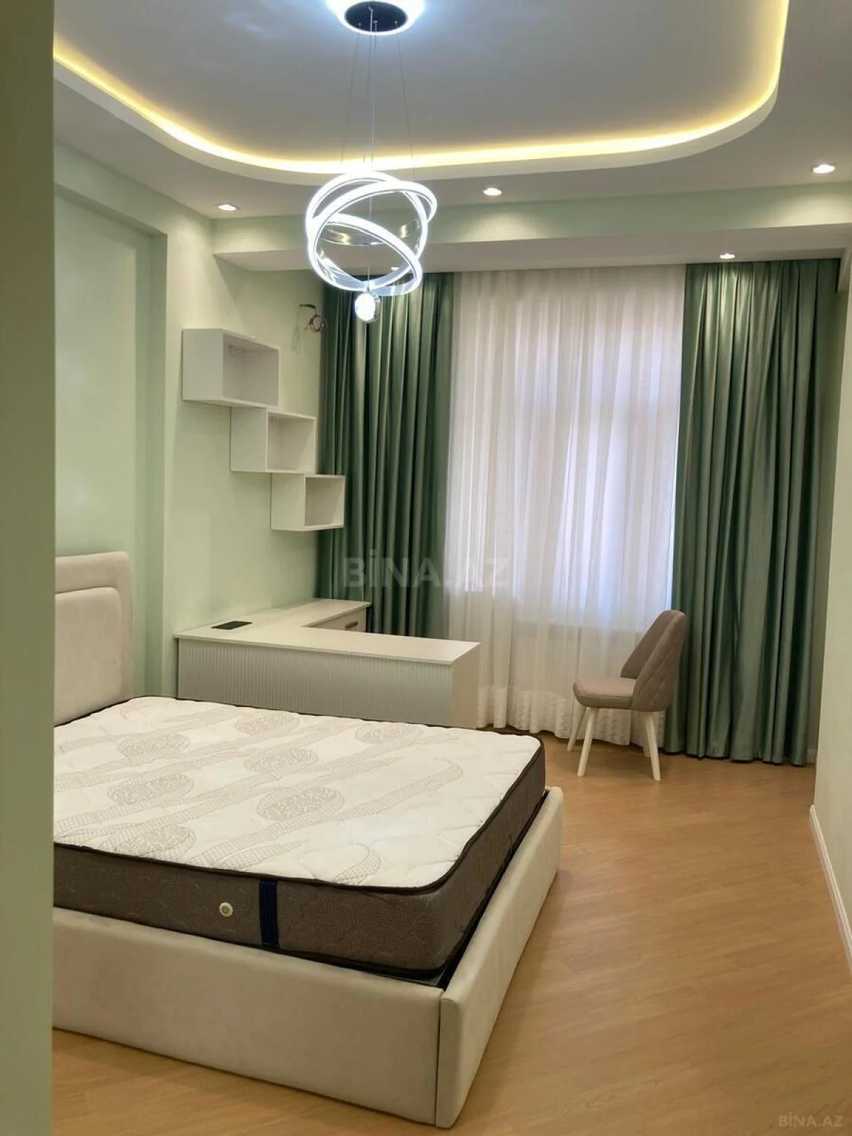 Kirayə verilir 3 otaqlı mənzil 142 m²