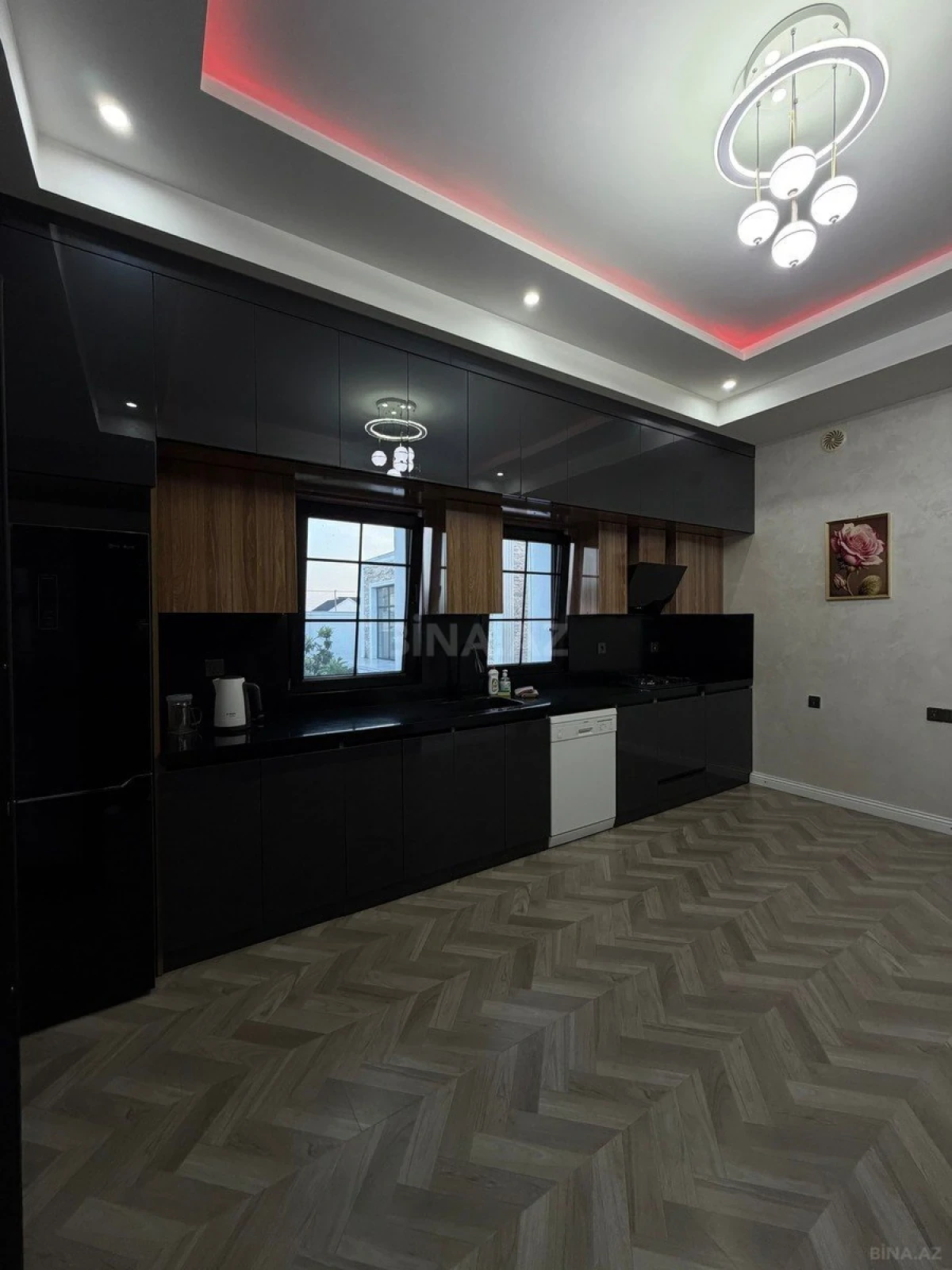 Kirayə verilir 4 otaqlı həyət evi 210 m²