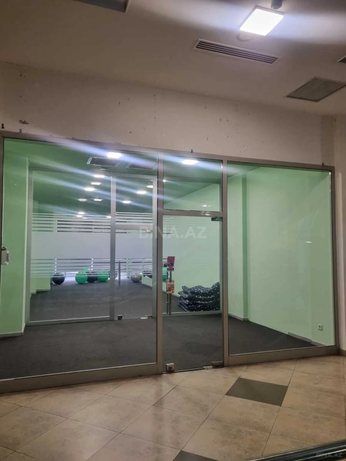 Kirayə verilir 1 otaqlı ofis 100 m²