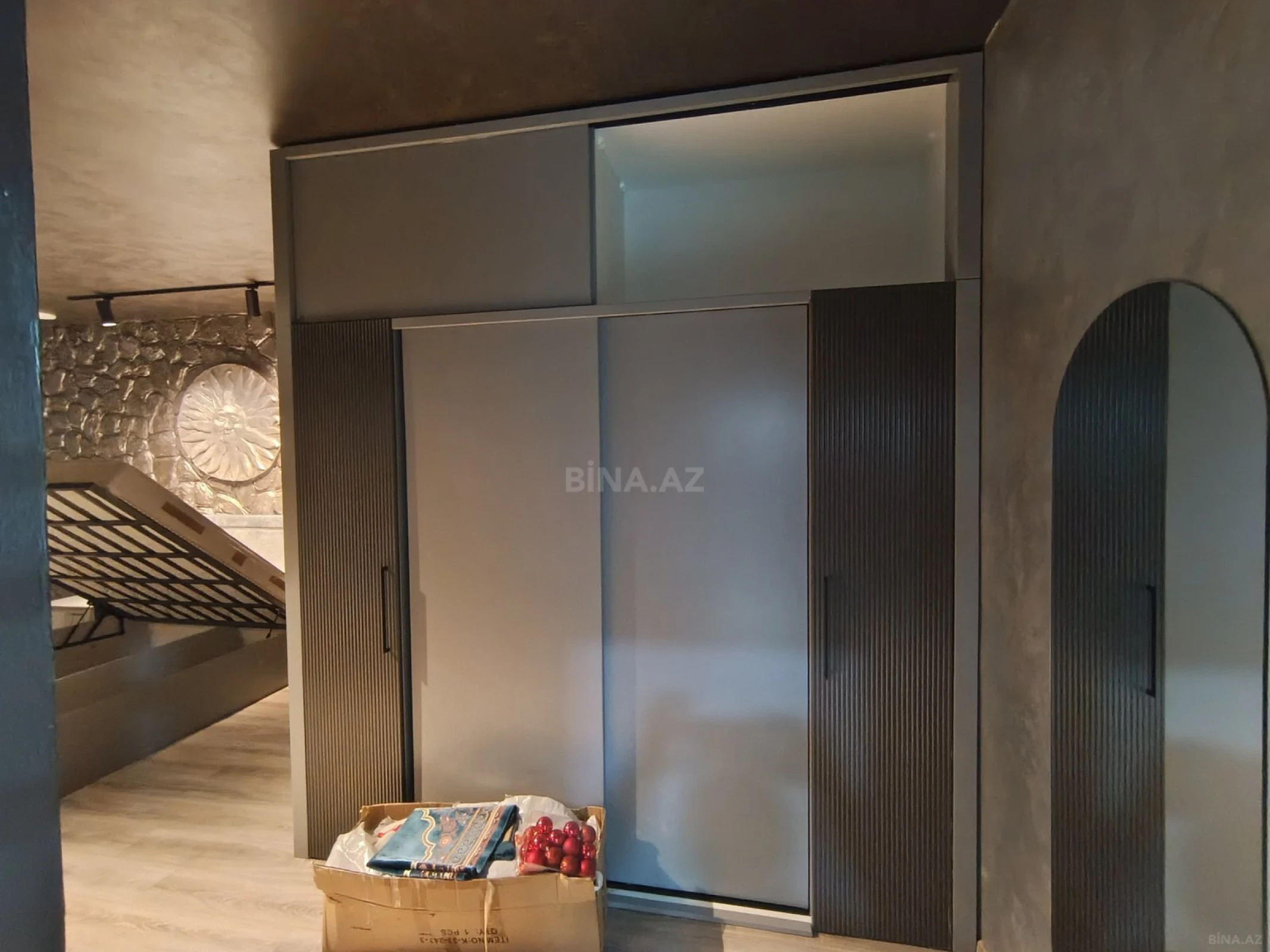 Satılır 3 otaqlı mənzil 102 m²