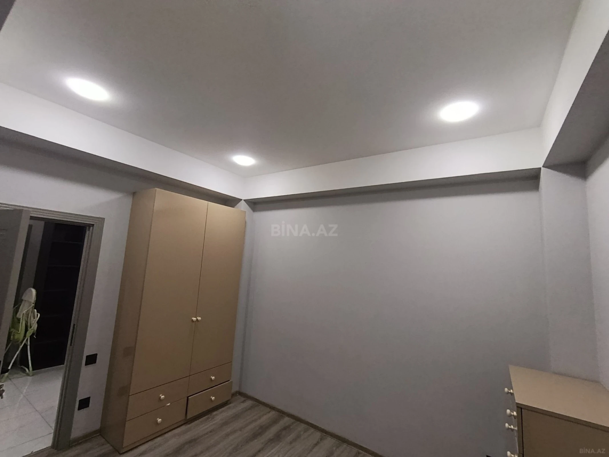 Satılır 3 otaqlı mənzil 102 m²