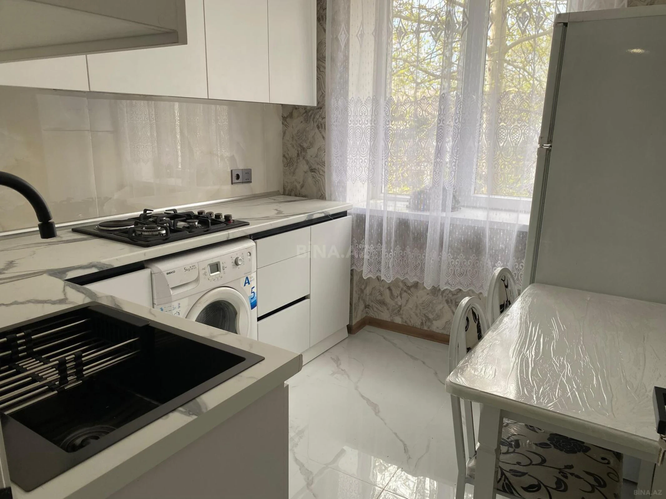 Kirayə verilir 4 otaqlı mənzil 120 m²