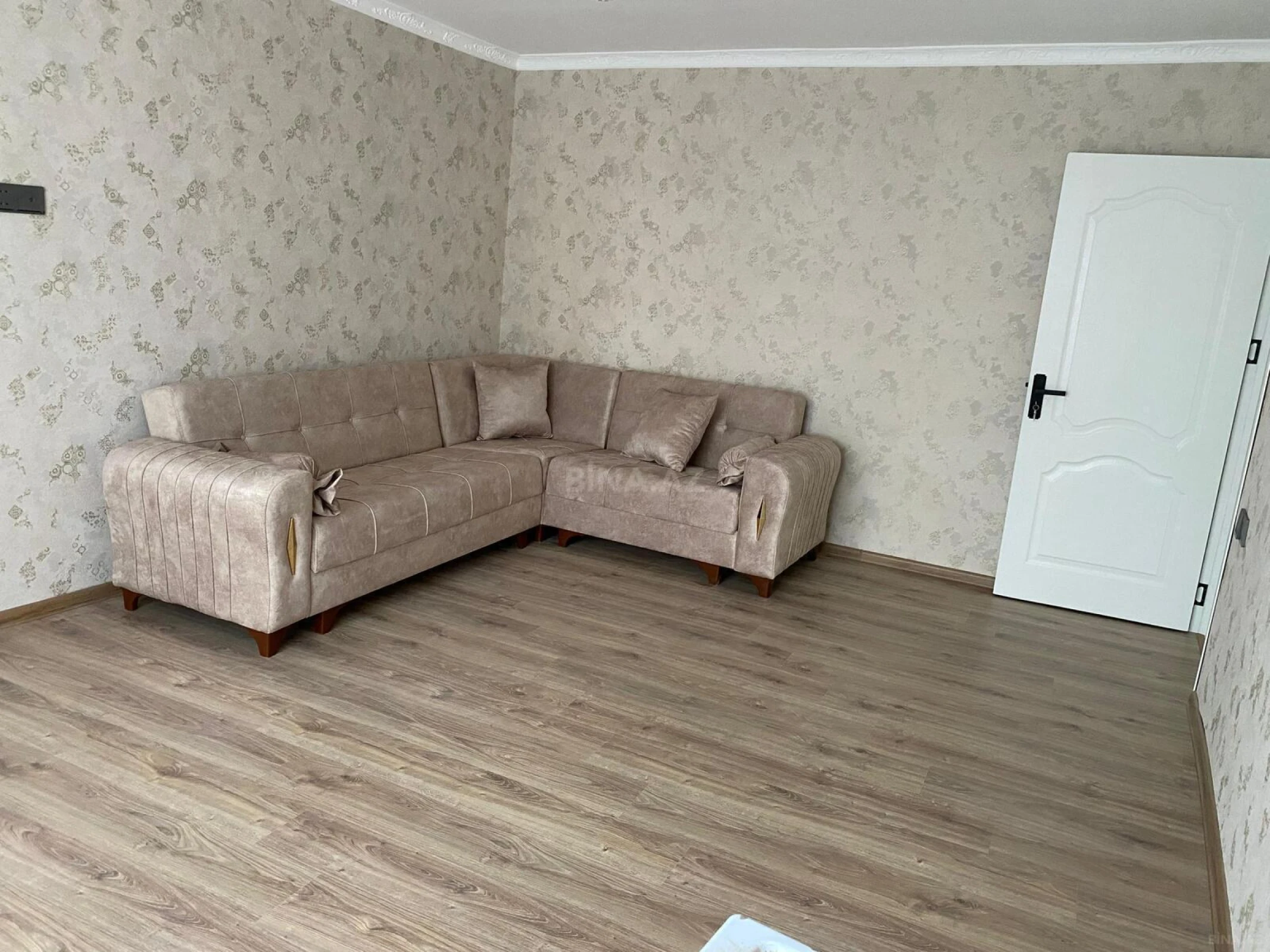 Kirayə verilir 4 otaqlı mənzil 120 m²