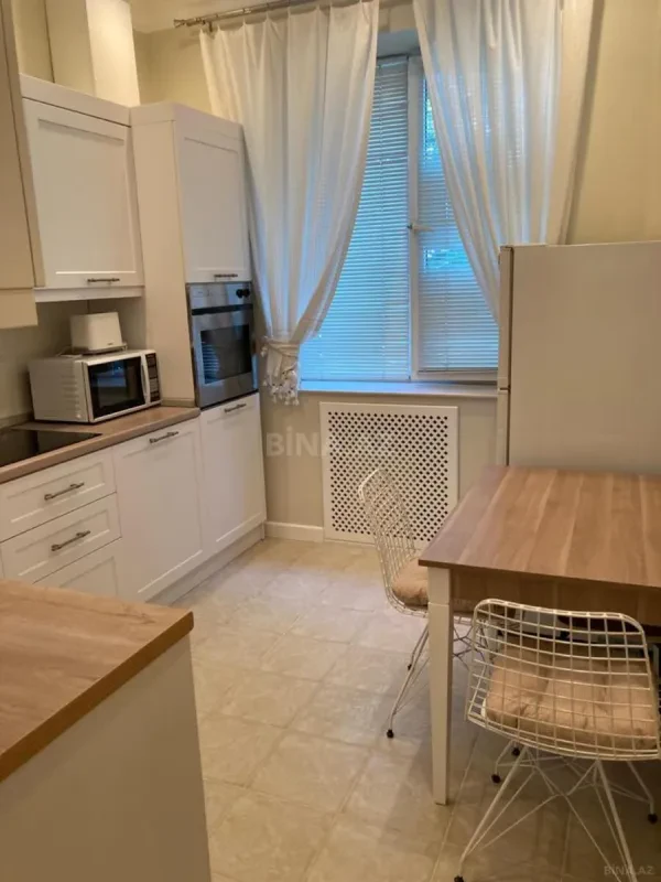 Kirayə verilir 2 otaqlı mənzil 70 m²