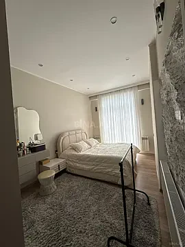 Satılır 2 otaqlı mənzil 58 m²