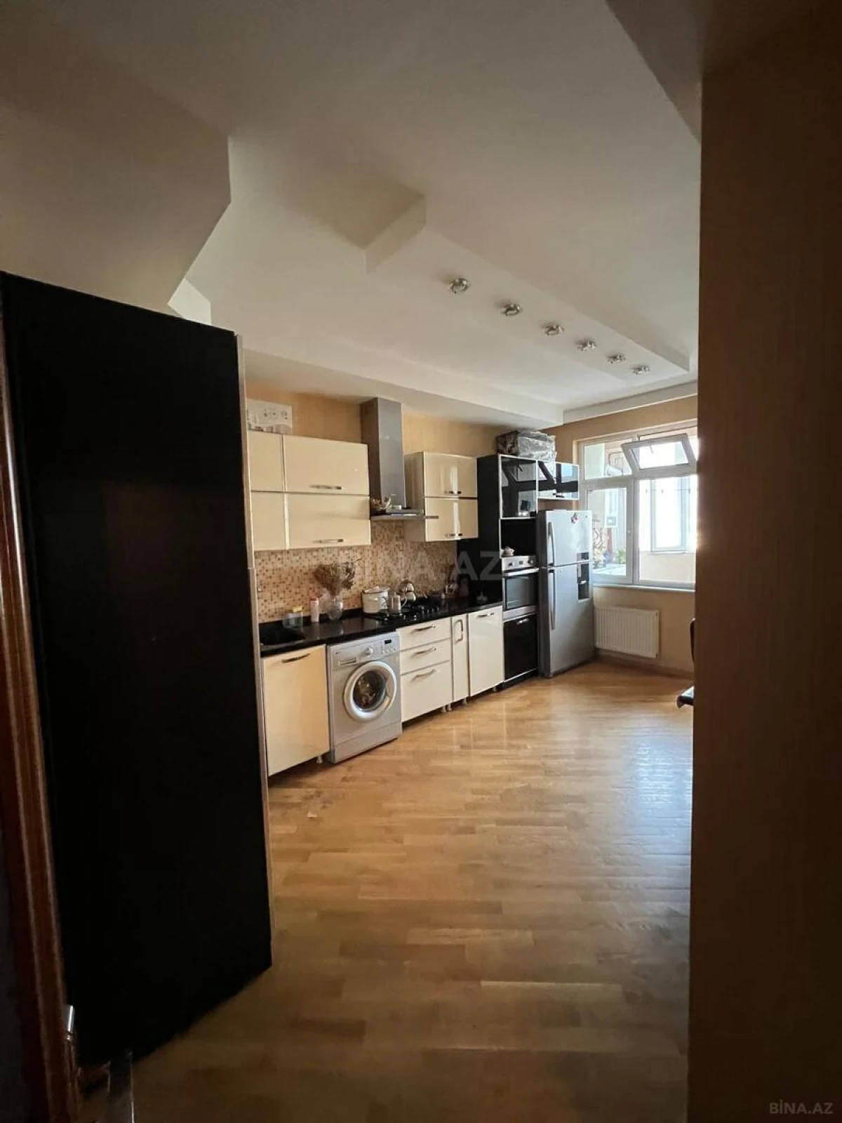 Satılır 3 otaqlı mənzil 132 m²
