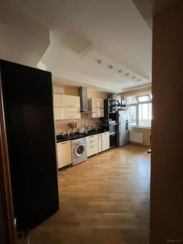 Satılır 3 otaqlı mənzil 132 m²