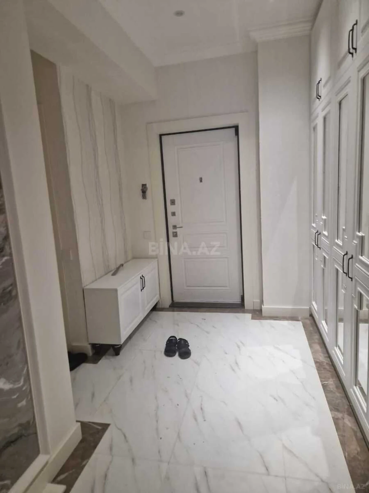 Kirayə verilir 2 otaqlı mənzil 112 m²