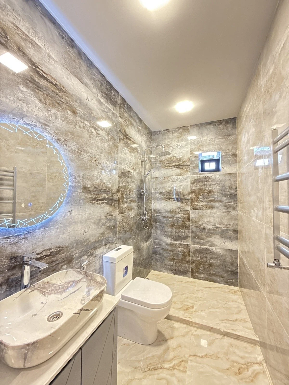 Satılır 4 otaqlı həyət evi 160 m²