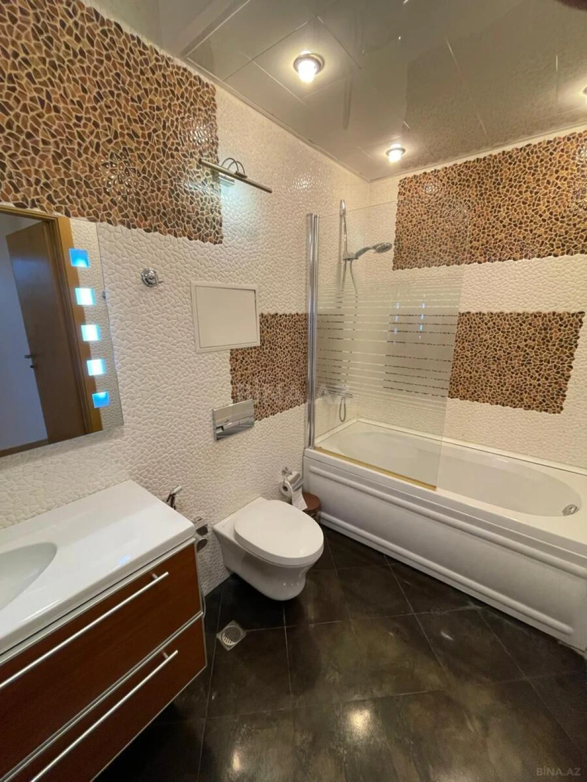 Kirayə verilir 2 otaqlı mənzil 95 m²