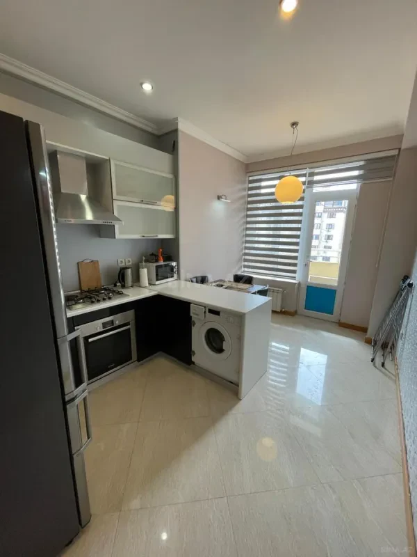 Kirayə verilir 2 otaqlı mənzil 95 m²