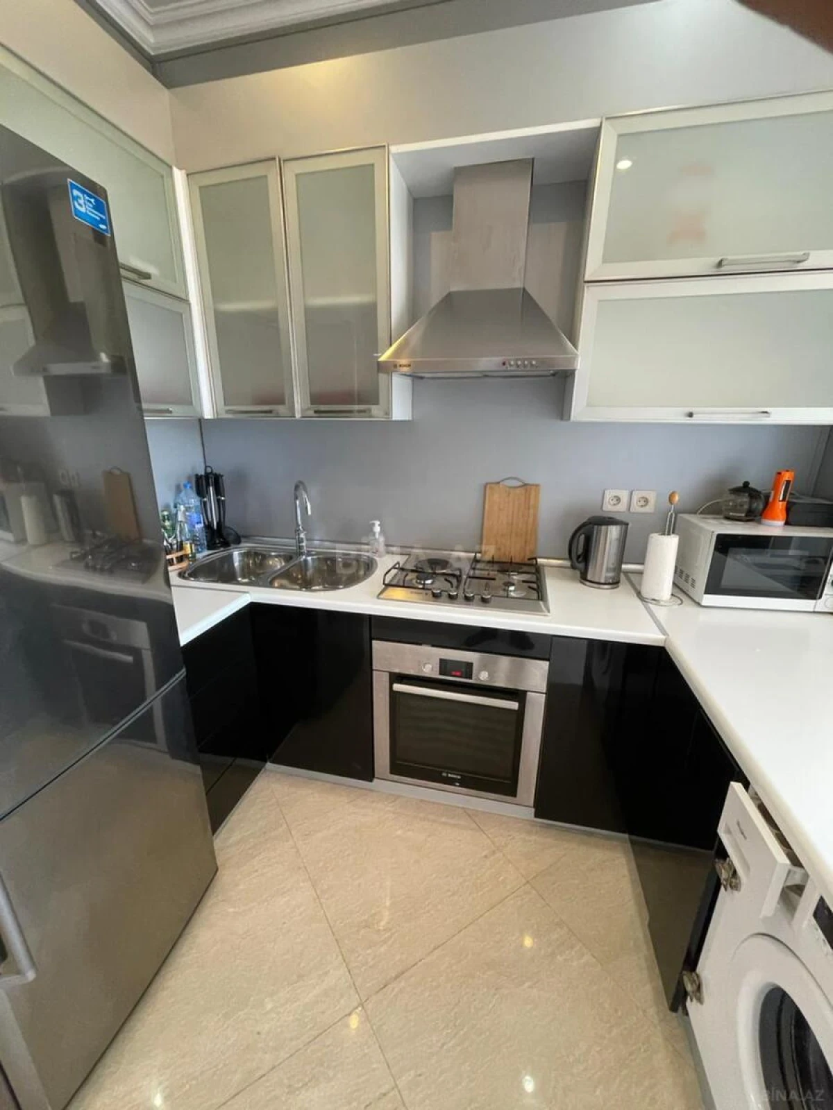 Kirayə verilir 2 otaqlı mənzil 95 m²