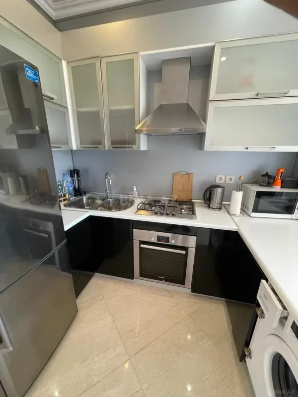 Kirayə verilir 2 otaqlı mənzil 95 m²