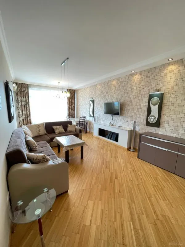 Kirayə verilir 2 otaqlı mənzil 95 m²