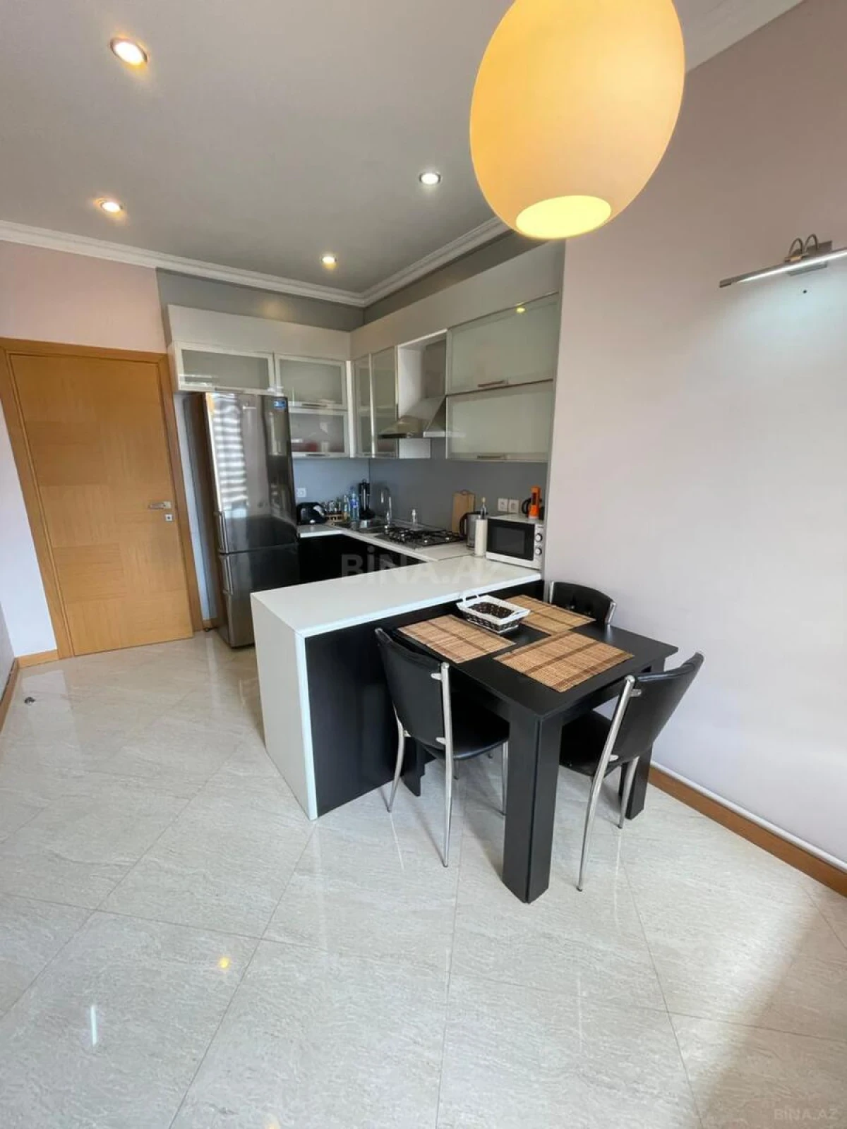 Kirayə verilir 2 otaqlı mənzil 95 m²