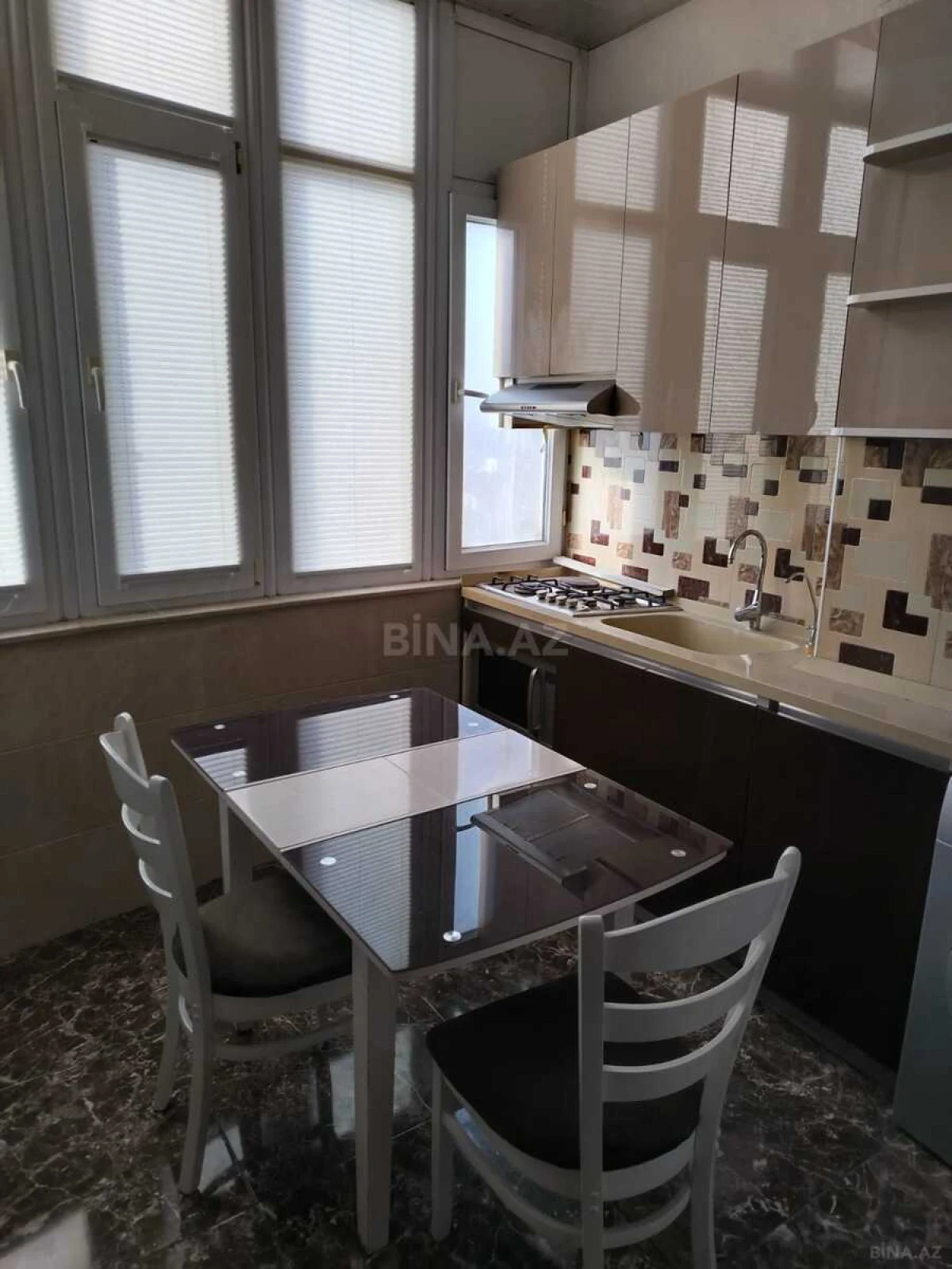 Kirayə verilir 2 otaqlı mənzil 72 m²