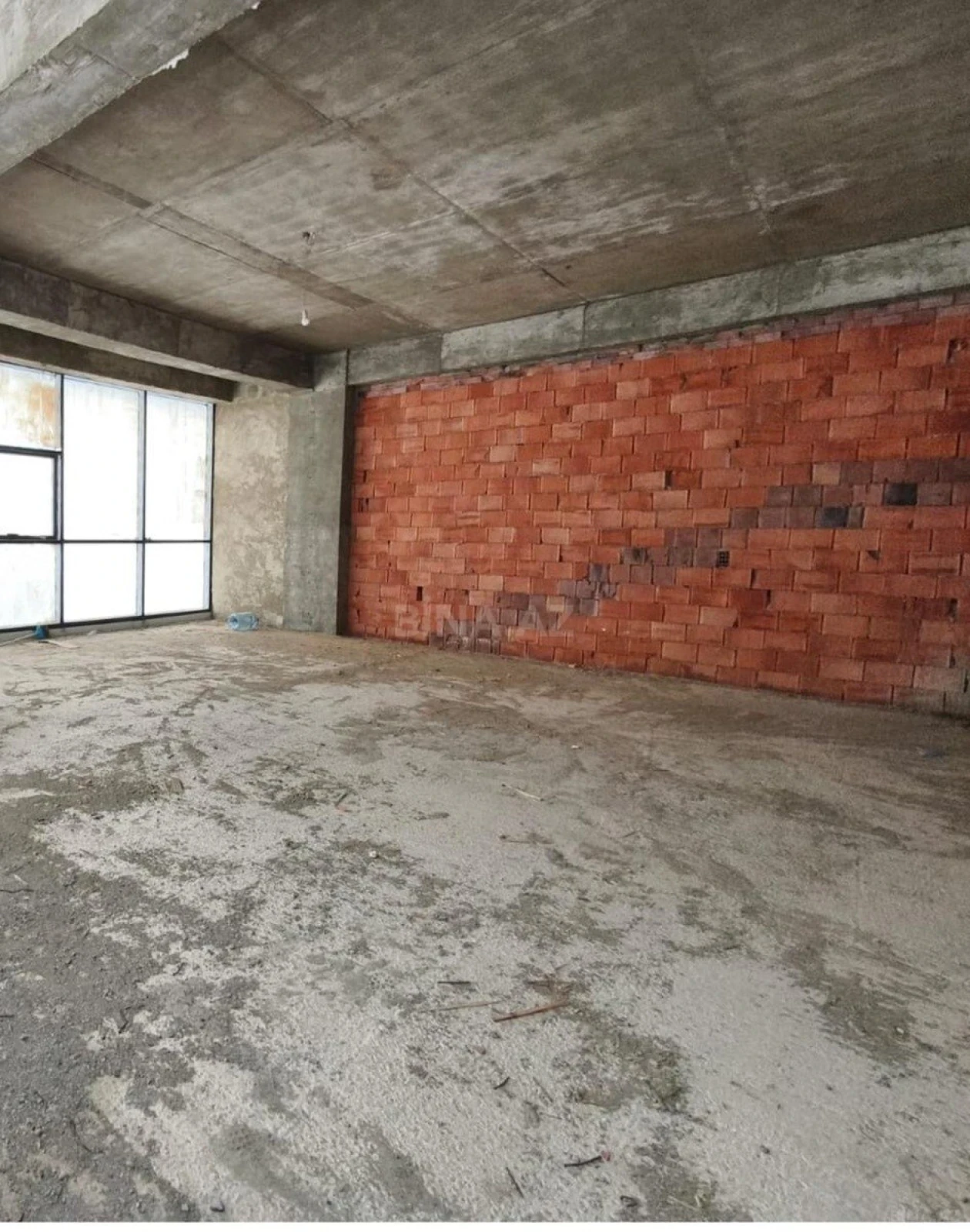 Satılır 2 otaqlı mənzil 92 m²