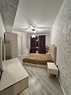 Satılır 4 otaqlı mənzil 320 m²