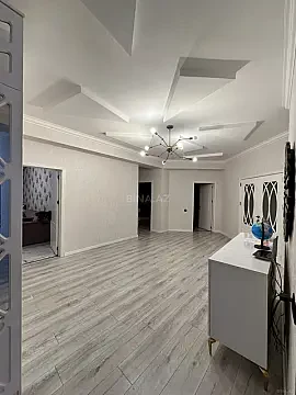 Satılır 4 otaqlı mənzil 320 m²