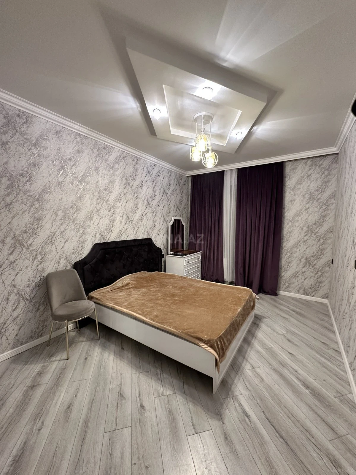 Satılır 4 otaqlı mənzil 320 m²