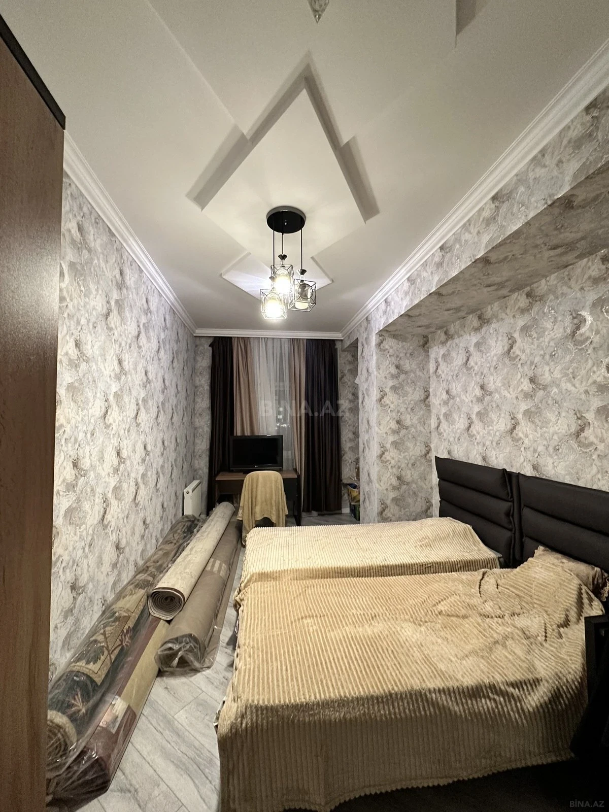 Satılır 4 otaqlı mənzil 320 m²