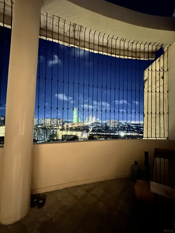 Satılır 4 otaqlı mənzil 320 m²