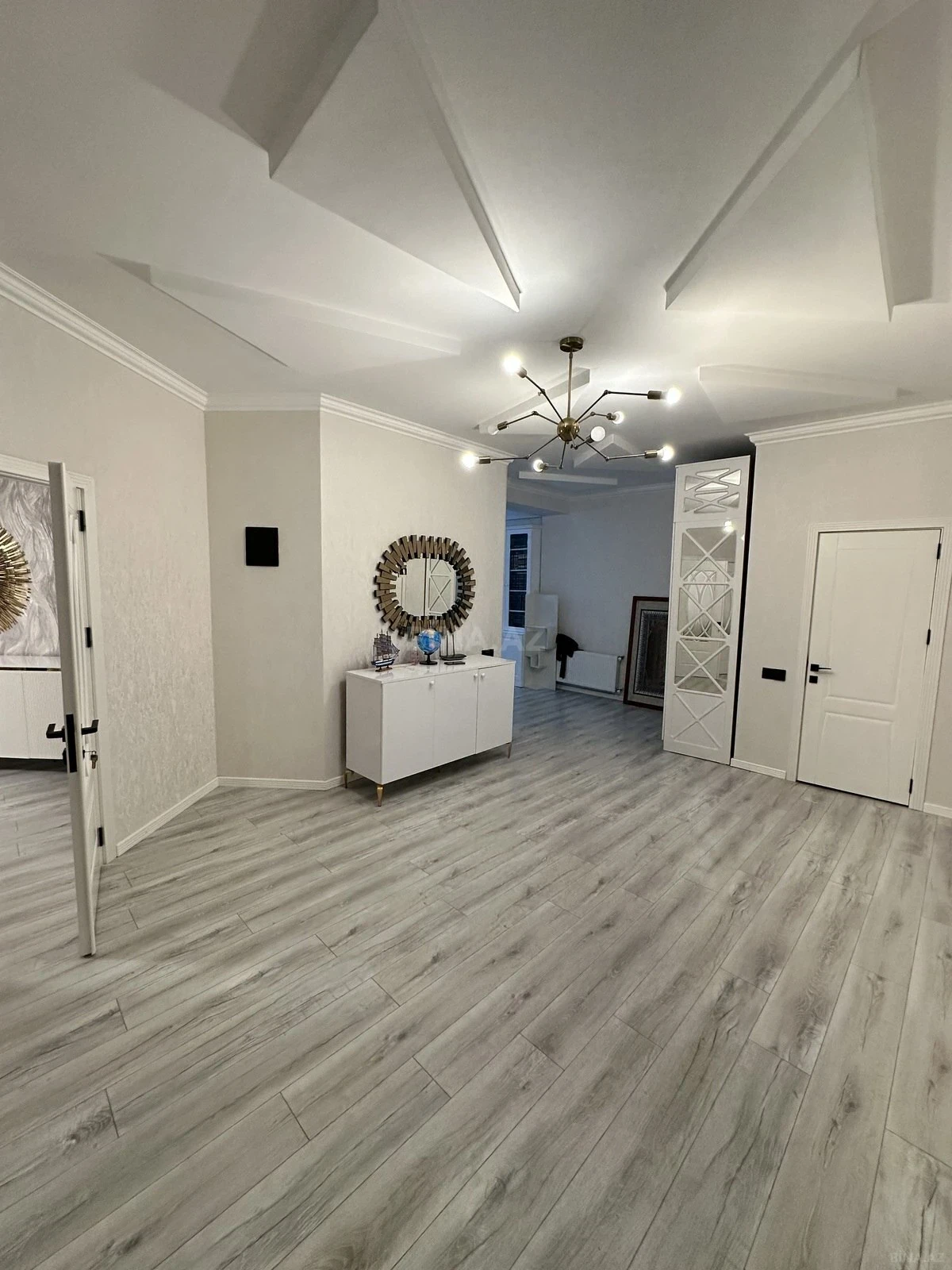 Satılır 4 otaqlı mənzil 320 m²