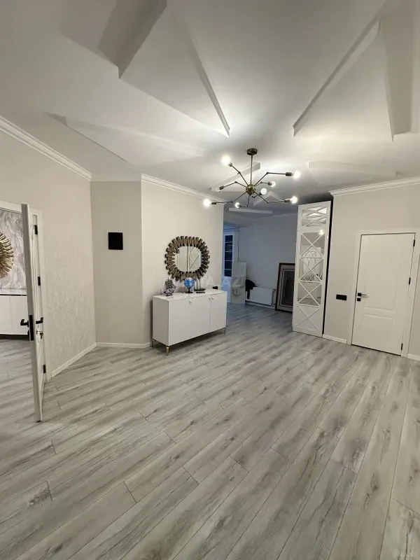 Satılır 4 otaqlı mənzil 320 m²