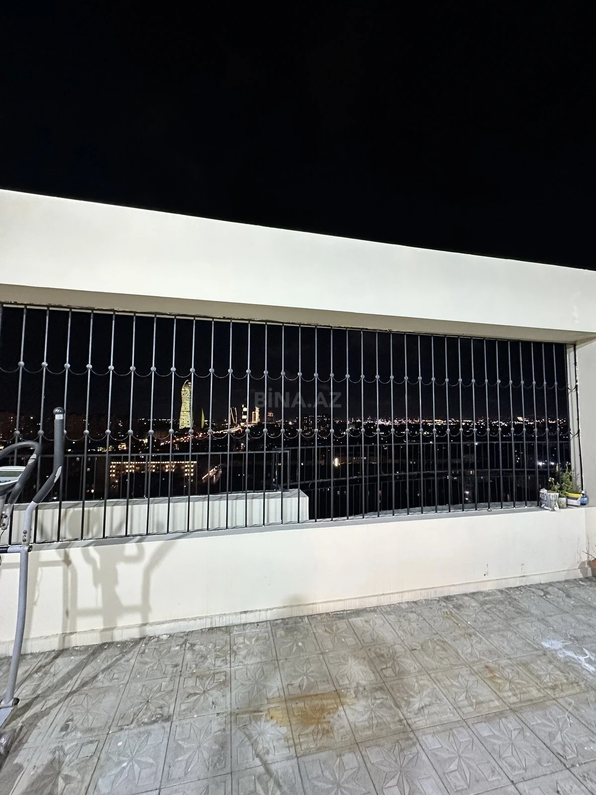 Satılır 4 otaqlı mənzil 320 m²