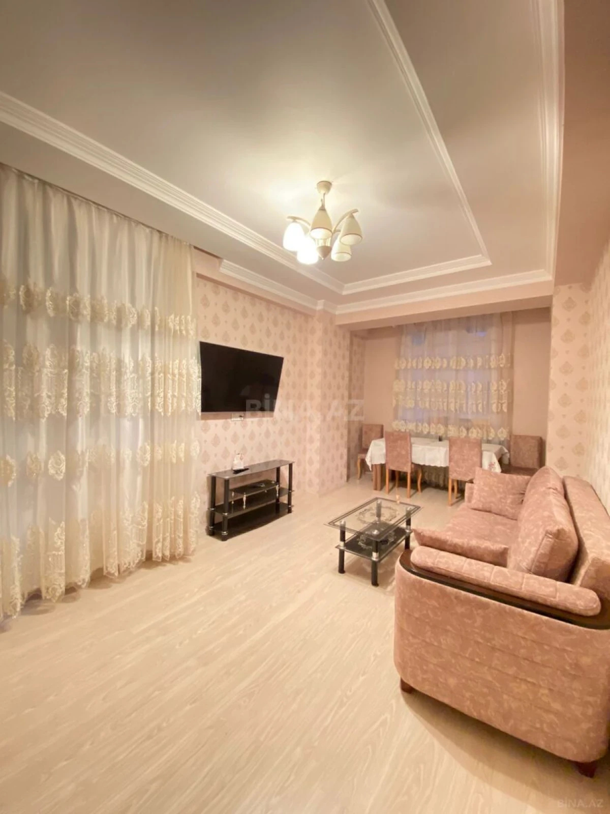 Kirayə verilir 2 otaqlı mənzil 95 m²