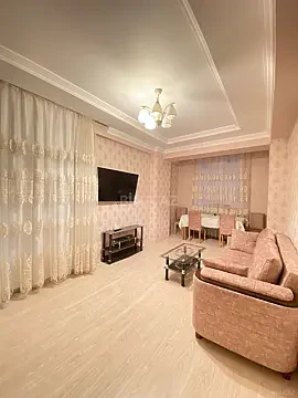Kirayə verilir 2 otaqlı mənzil 95 m²