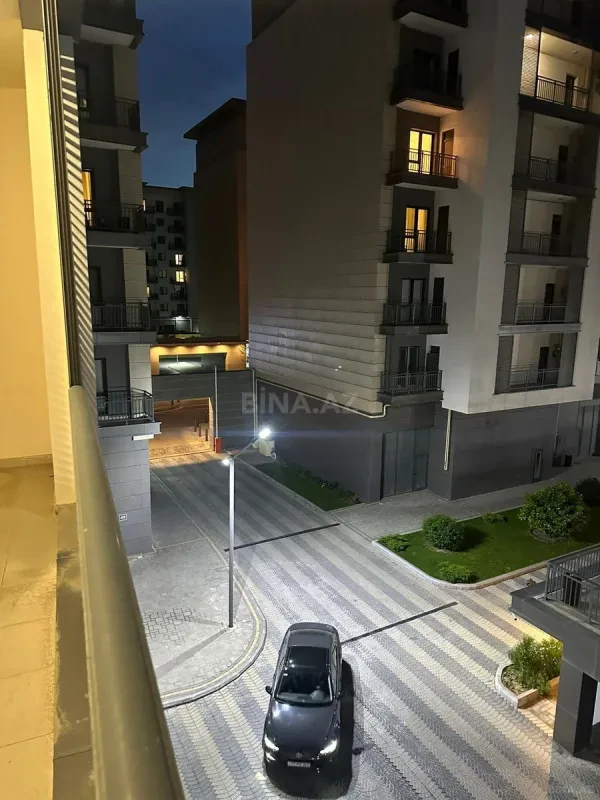 Satılır 5 otaqlı mənzil 202 m²