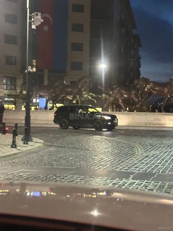 Satılır 5 otaqlı mənzil 202 m²