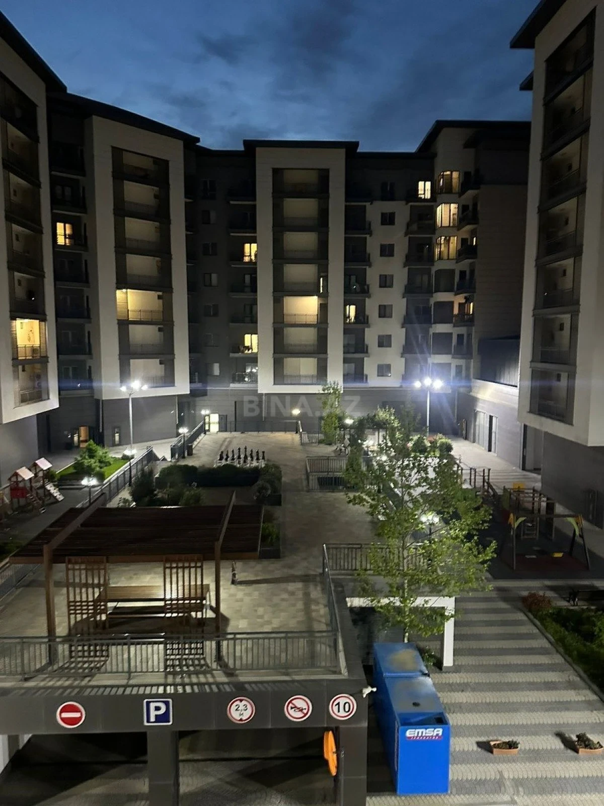 Satılır 5 otaqlı mənzil 202 m²
