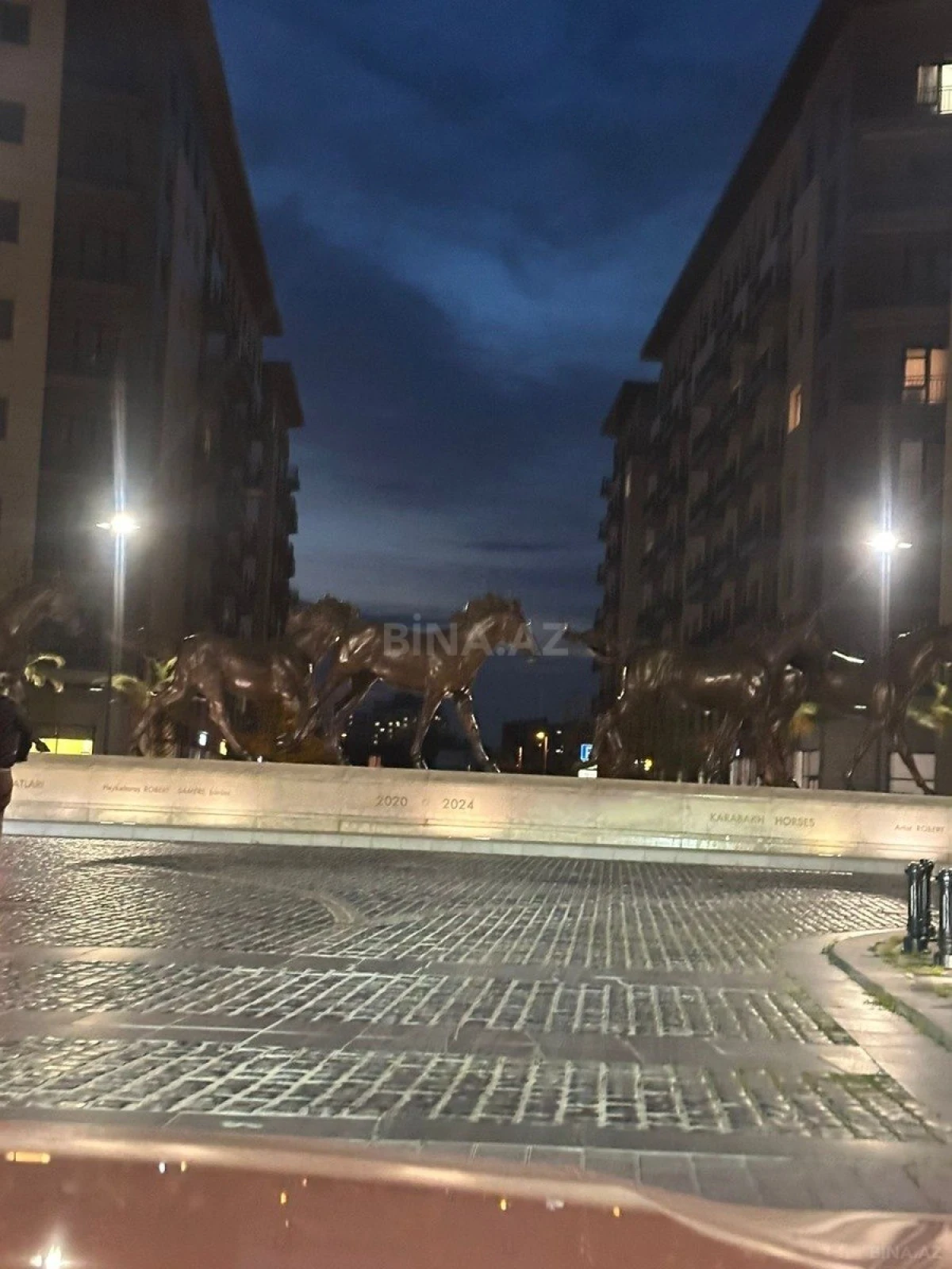 Satılır 5 otaqlı mənzil 202 m²