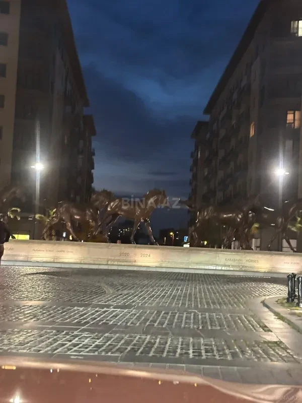 Satılır 5 otaqlı mənzil 202 m²