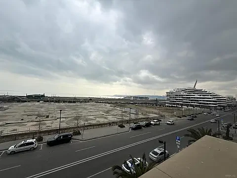 Satılır 3 otaqlı mənzil 112 m²