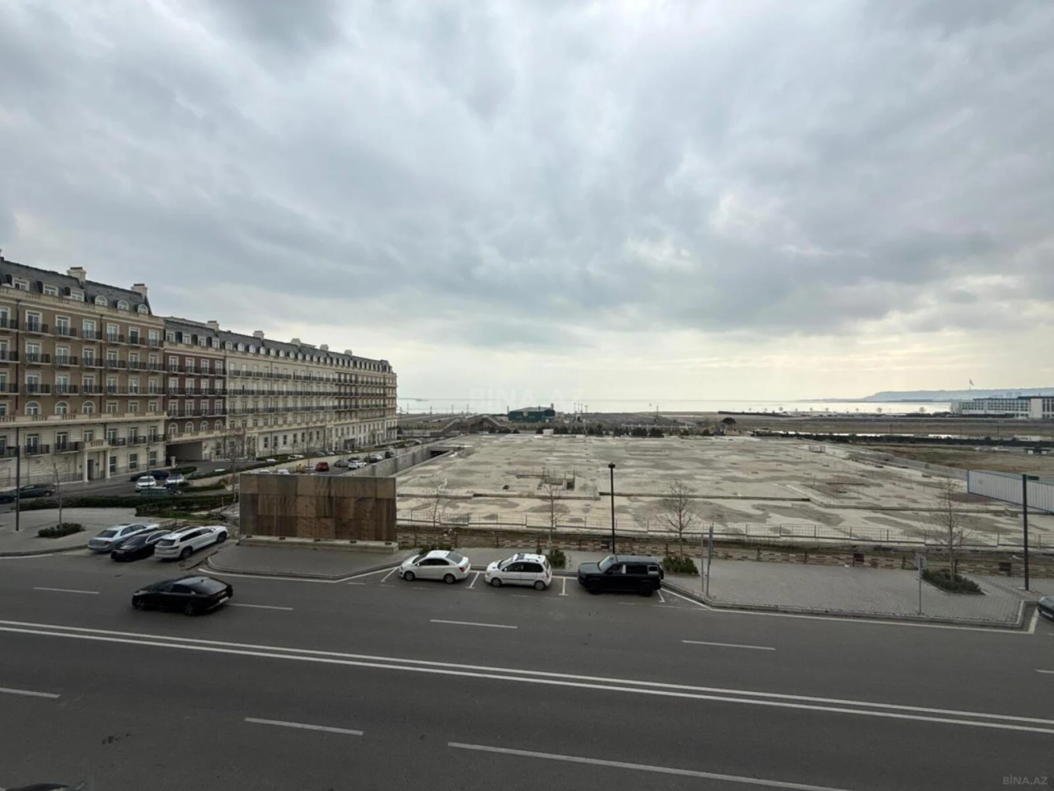 Satılır 3 otaqlı mənzil 112 m²