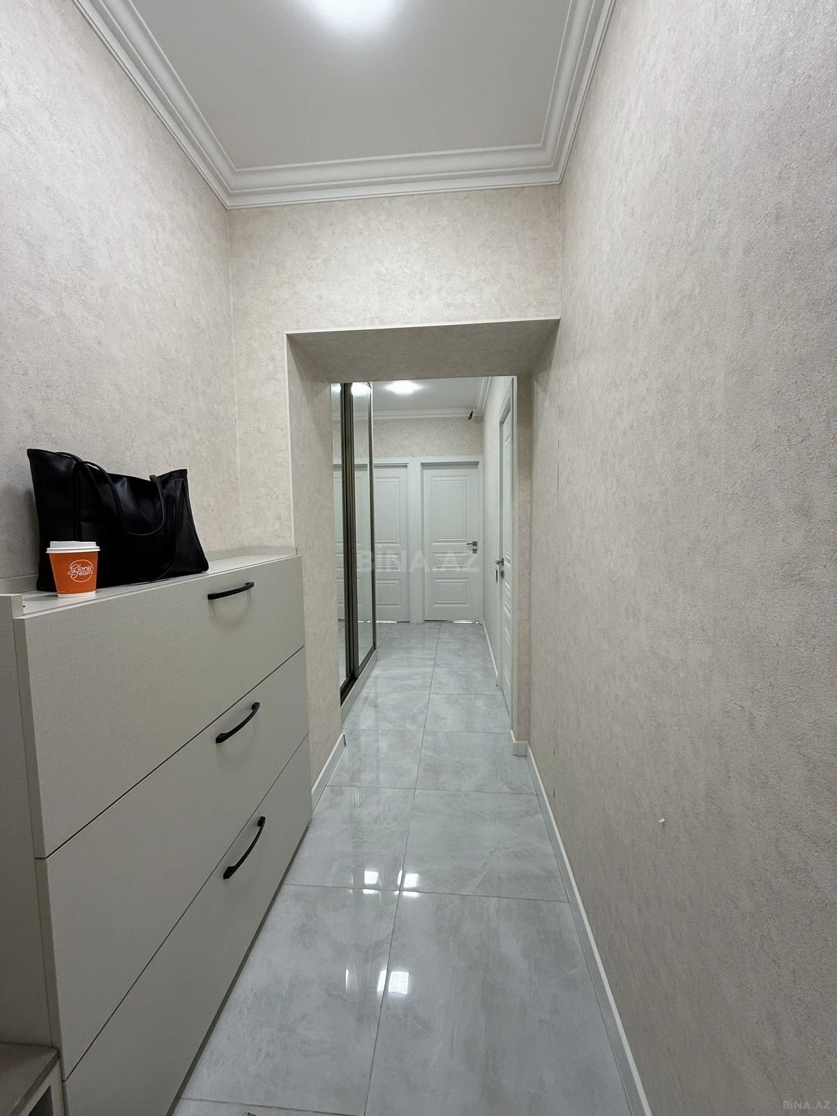 Satılır 2 otaqlı mənzil 70 m²
