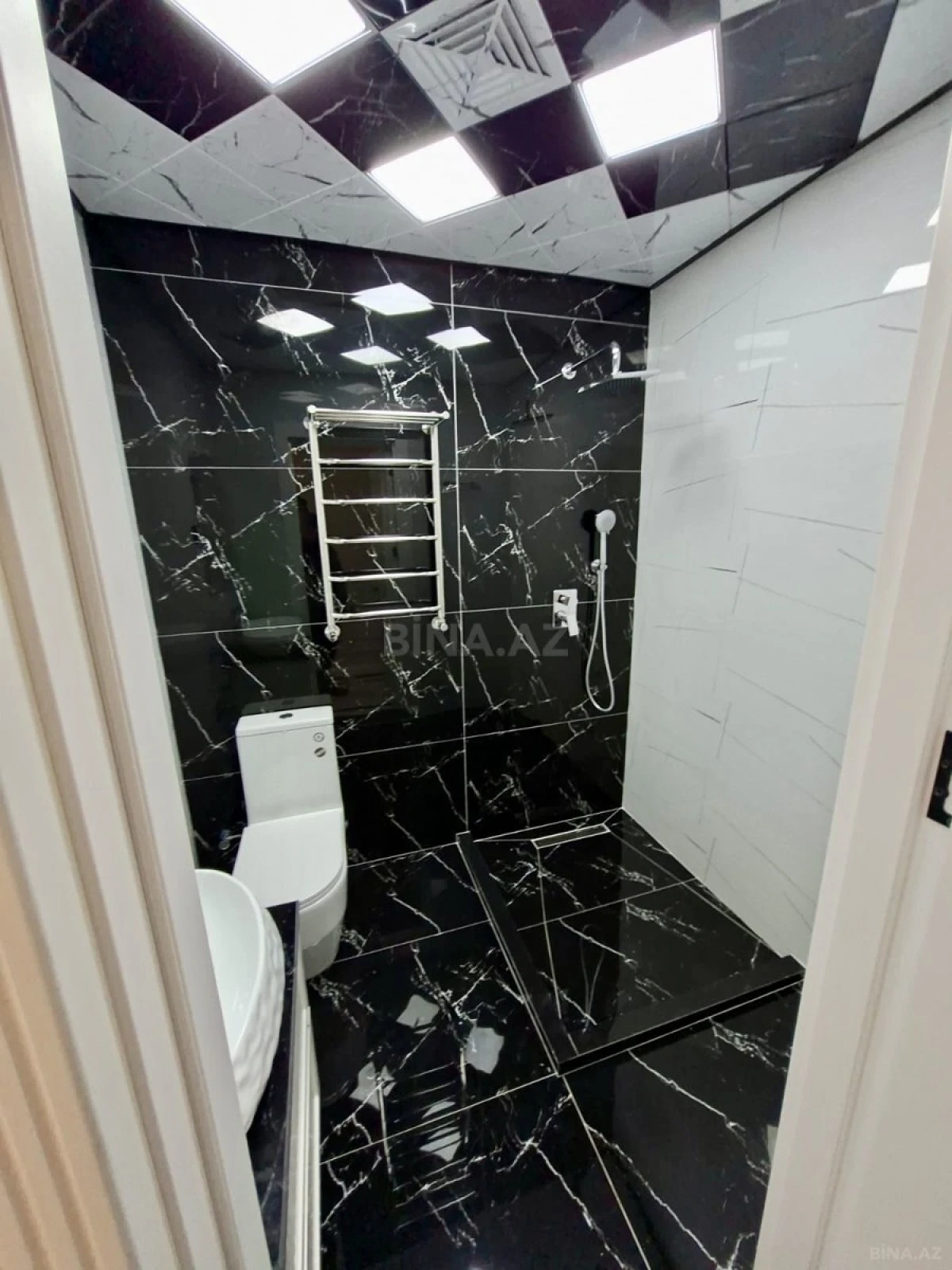 Satılır 3 otaqlı mənzil 111 m²